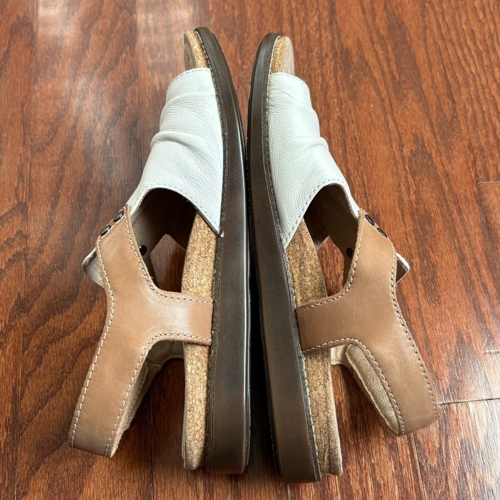 Brioso Asante Off-White and Brown Leather Sandals, Size 7 - Picture 4 of 9